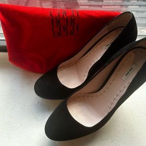 Miu Miu Classic Suede Rounded Toe Pump Heels in Black